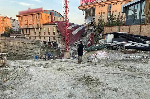 Küçükçekmece’de çöken özel üniversite binasının bilançosu gün ağarınca ortaya çıktı! Uzman isim açıkladı: "Yıkılıp yeniden yapılması gerekir"