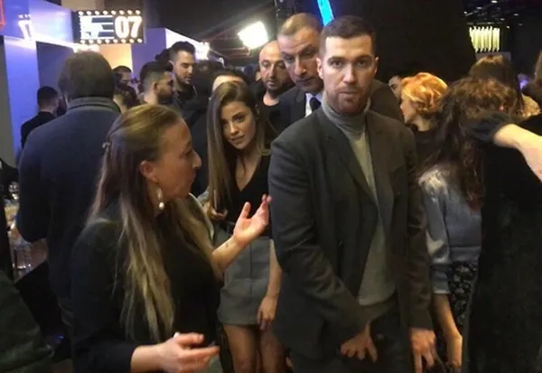 ogulcan-engin-ile-ezgi-eyuboglu-ayrildi-buyuk-ask-bitti-ilk-hamle-ezgiden-geldi-1627483129957.jpg Oğulcan Engin ile Ezgi Eyüboğlu ayrıldı! Büyük aşk bitti ilk hamle Ezgi’den geldi-2