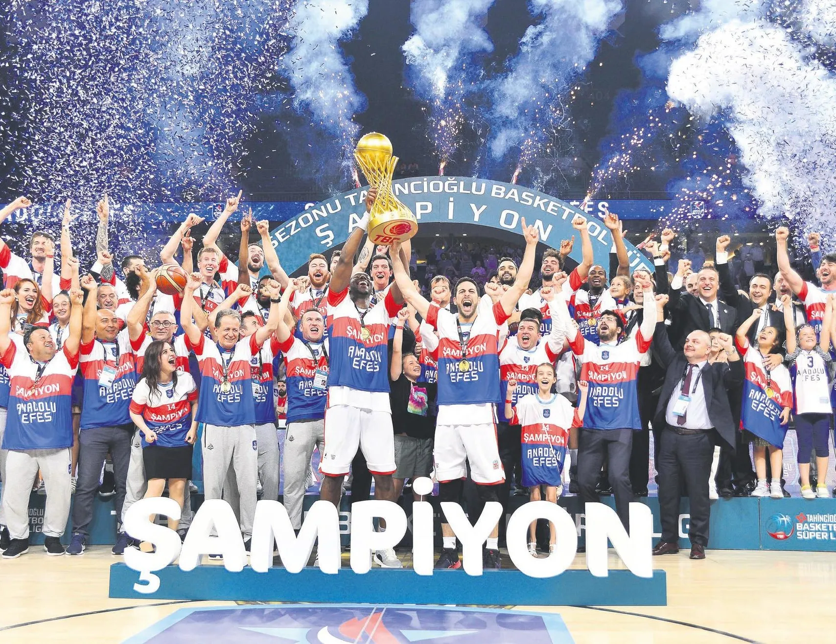 Şampiyon Anadolu Efes
