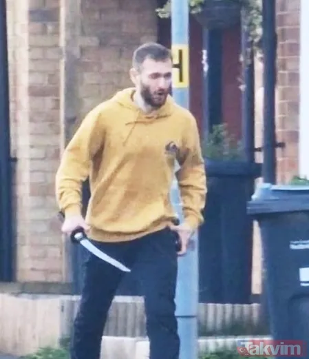 Londra’da kılıçlı saldırgan terörü: 14 yaşındaki çocuğu öldürdü yardıma gelenin boğazını kesmişti! Görgü tanıkları konuştu: Şoke eden detay ortaya çıktı - 1