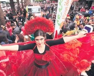 Çiçek gibi karnaval