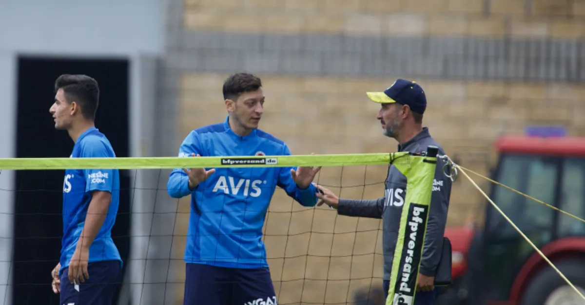 Fenerbahçe’nin yıldızı Mesut Özil’den Vitor Pereira için flaş sözler: O da bizim gibi hücum istiyor