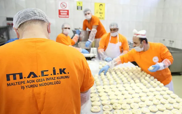 Hükümlüler cezaevinde hem iş öğreniyor hem para kazanıyor-1