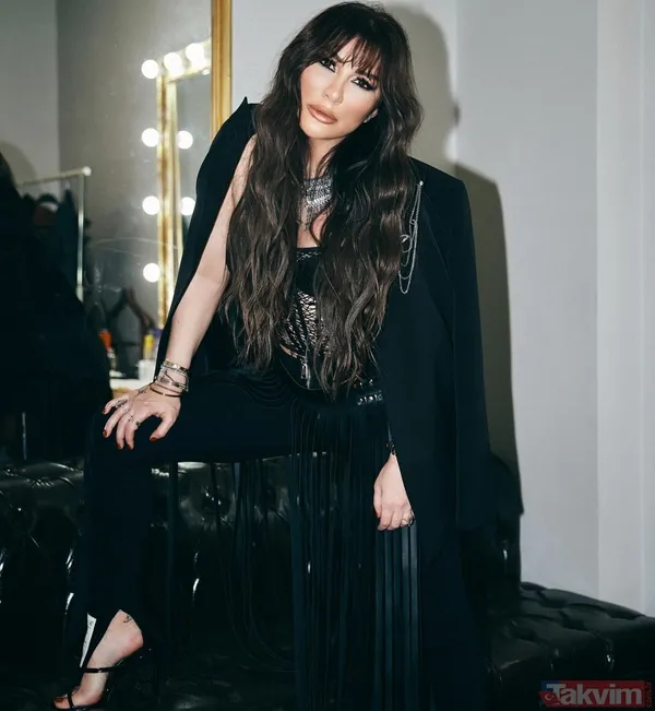 Hamdi Alkan’ın 8 yıllık eski eşi Selen Görgüzel sahnede frikik verdi! Göğüsleri birden açıldı! “Üst tarafı komple ortaya çıkıyor...” - 12