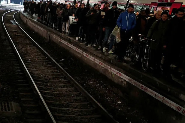 Eylemcilerden Macron'a 1 hafta süre! "Eğer geri çekilmezseniz..."-4