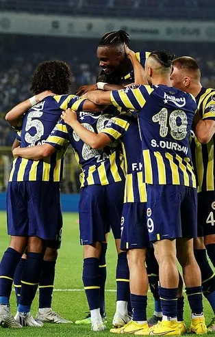 Enner Valencia süper oynadı, iki gol attı... Sarı-Lacivertliler, Adana Demir'i devirip ligin zirvesine çıktı