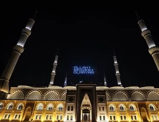 İstanbul’da mahyalar: Allah Benzeri Olmayan