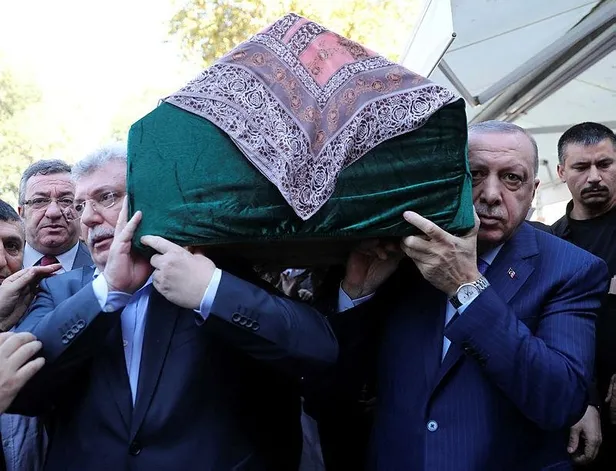 Son dakika: Başkan Erdoğan İstanbul'da Muhammet Emin Akbaşoğlu'nun annesi Nevin Akbaşoğlu'nun cenaze törenine katıldı-3