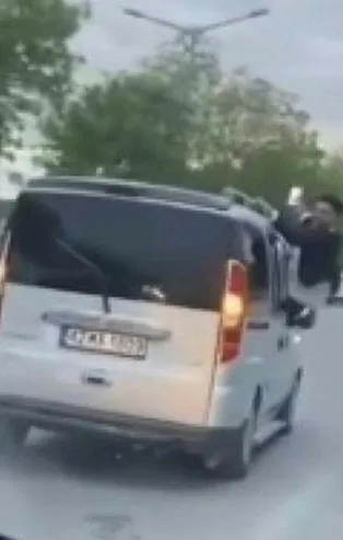 Konya'da arabanın camından sarkıp şov yapan magandaya 4 bin 458 lira ceza