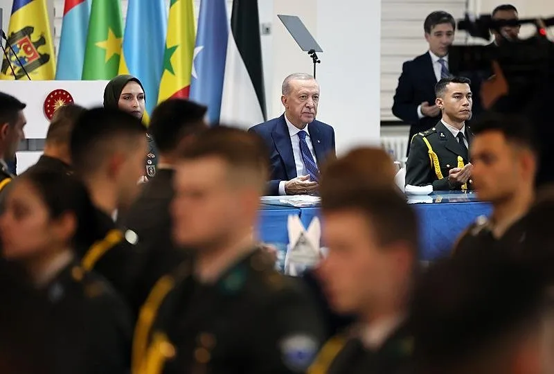 Başkan Erdoğan'dan MSÜ Kara Harp Okulu öğrencileriyle iftar programında önemli açıklamalar (AA)