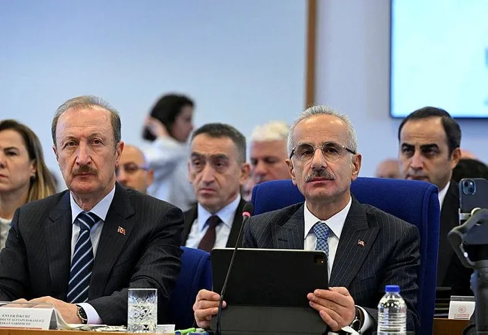 Ulaştırma ve Altyapı Bakanı Abdulkadir Uraloğlu açıkladı: Zengezur Koridoru'ndaki demir yolunun 224 KM'lik ihalesi yapıldı-3