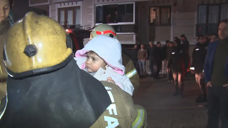 İstanbul Güngören'de yangın paniği! Böyle kurtarıldılar - 2