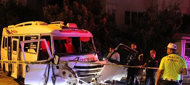 Otomobil ile yolcu minibüsü çarpıştı