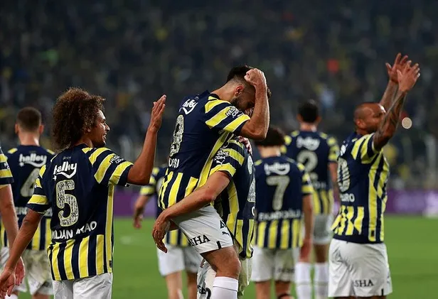 fenerbahce-rossinin-mukemmel-goluyle-basaksehiri-devirdi-1666485994923.jpeg
