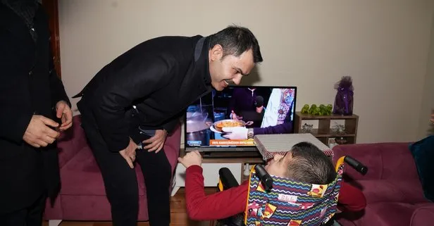 Son dakika: Cumhur İttifakı’nın İBB adayı Murat Kurum’dan anlamlı ziyaret! 11 yaşındaki engelli Furkan Tan’a oyuncak dozer hediyesi
