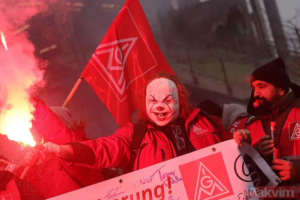 Alman otomotiv devi Volkswagen iflasın eşiğinde! Çalışanlar isyanda: Tabutunu kaldırdılar - 1