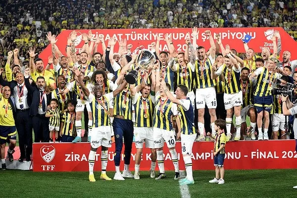 kanaryadan-10-yil-aranin-ardindan-hasreti-bitiren-zafer-sari-lacivertliler-medipol-basaksehiri-2-0-yenerek-zaf-1686521359481.jpeg Kanarya'dan 10 yıl sonra hasreti bitiren zafer! Sarı-Lacivertliler Medipol Başakşehir'i 2-0 yenerek zafere ulaştı...-4