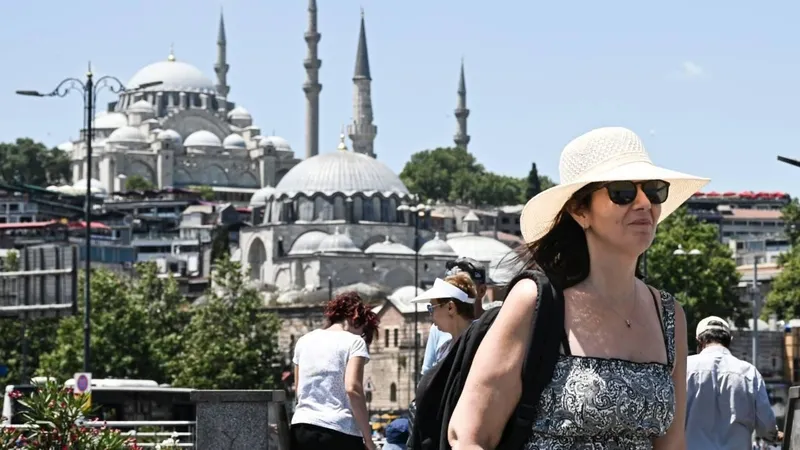 istanbul-yanacak-sicak-hava-uyarisi-o-saatlere-dikkat-mgm-hava-durumu-1721197541134.jpeg İstanbul yanacak... Sıcak hava uyarısı: O saatlere dikkat! | MGM HAVA DURUMU-2