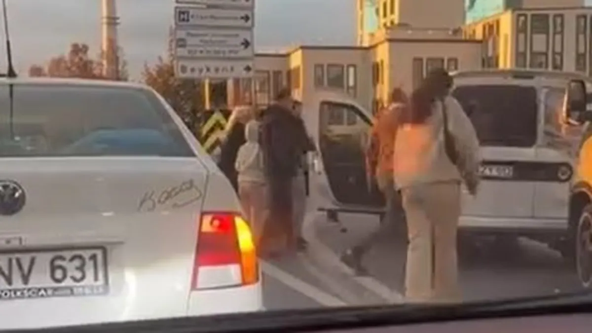 Esenyurt'ta E-5'te sopalı yol verme kavgası