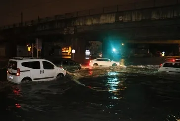 Adana’da yollar göle döndü