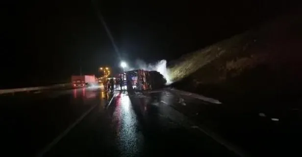Kuzey Marmara Otoyolu’nda kan donduran kaza: Devrilen kamyonun sürücüsü yanarak can verdi