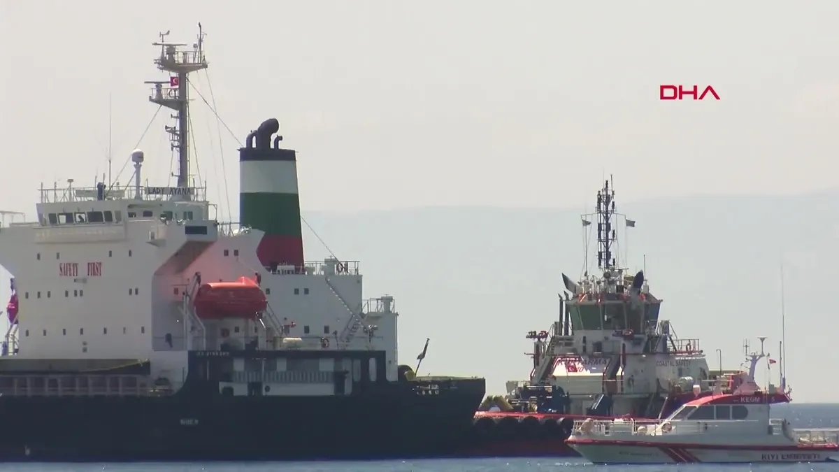 İstanbul-Bakırköy’de karaya oturan gemi için kurtarma çalışmaları devam ediyor