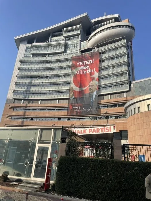 Bay Kemal tarihten kaldı: CHP 'Yeter söz milletindir' afişini hazırlayan Selçuk Milar'ı sürgün etmiş-9