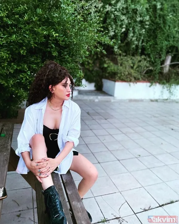 Çok Güzel Hareketler Bunlar'la tanınmıştı! Zeynep Koçak bacak dekoltesiyle olay oldu o paylaşımı gören dönüp bir daha baktı - 16