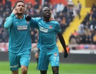 Rey Manaj Aslan’a hazır