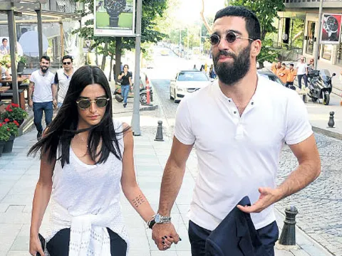 Arda Turan’ın eşi ve oğlu Hamza Arda’nın annesi Aslıhan Doğan Turan'dan çarpıcı açıklamalar-3