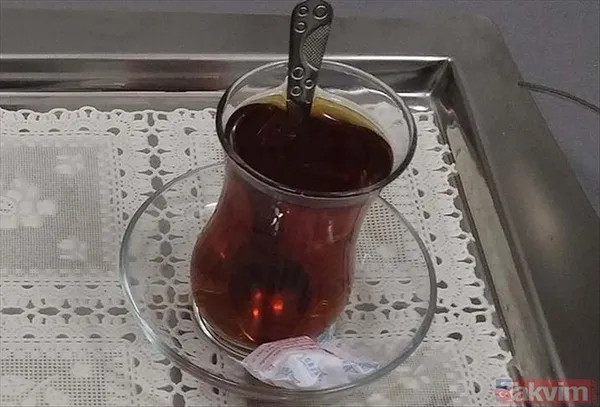 🍋 Su Tüketimini Artırmak İçin Pratik Öneriler Dr. Rachel Montgomery'nin Önerdiği Bazı Basit Ama Etkili Yöntemler Şunlar: Aromalı Su İçmek: Suya Limon, Nane,...