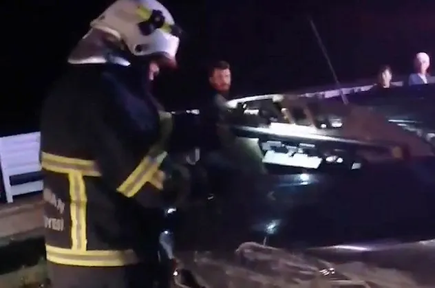 Kırıkkale'de kontrolden çıkan otomobil metrelerce savrularak önünde seyreden araca çarptı! 2 Yaralı