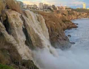 Düden Şelalesi’nden çamur aktı!