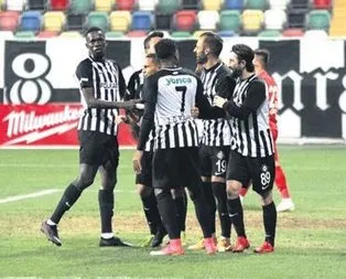 Altay’dan zirveye üçlük