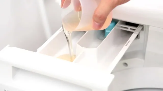 2-cay-bardagi-dokmek-yeterli-kireci-pasi-kiri-sokup-atiyor-camasir-makineniz-20-yil-calisacak-1701096819779.jpg Makineyi temizliyor, faturayı düşürüyor, çamaşırları tertemiz yapıyor... 2 çay bardağı dökmek yeterli!-5