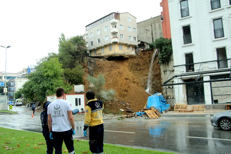 Korkulan oldu! Canlı yayında bina çöktü - 11