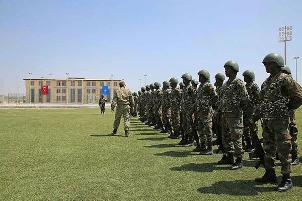 Mogadişu'daki Türk askeri eğitim merkezi ilk mezunlarını verdi-3