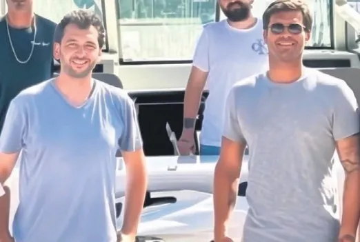 Kardeş kapandı telefon