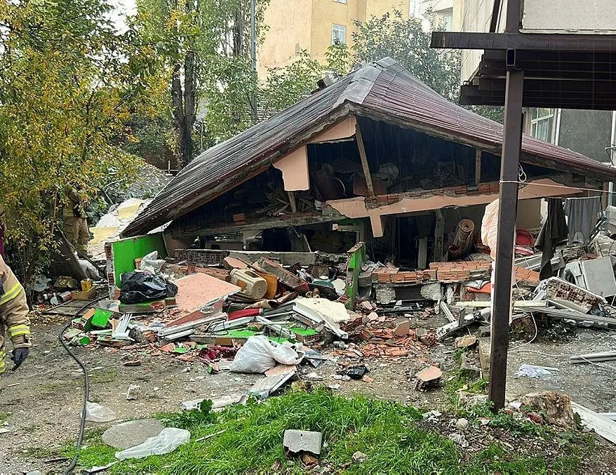 Pendik’te korkutan patlama: Yerle bir oldu!