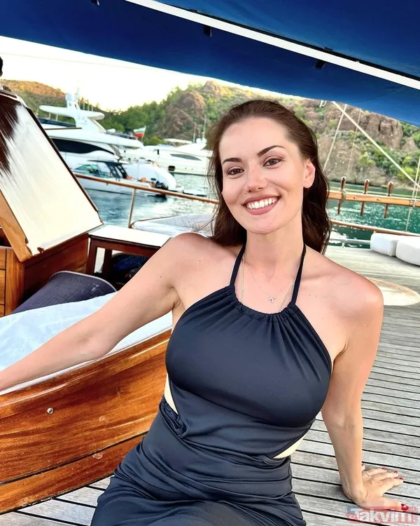 2 çocuk annesi Fahriye Evcen eşi Burak Özçivit’in doğum gününü aile fotoğrafıyla kutladı! Minik Kerem ilgi odağı oldu: Çok güzelsiniz! - 5