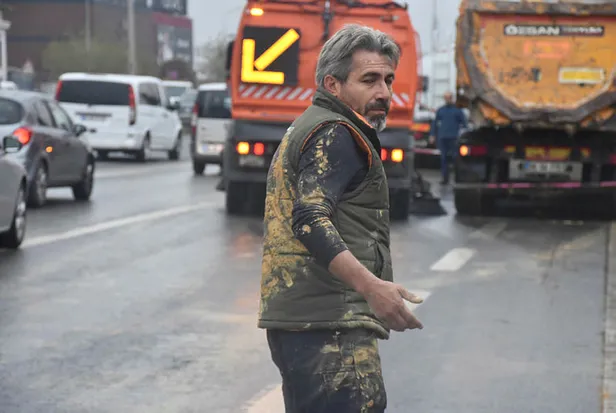 Bahçelievler'de görenleri şoke eden olay! Seyir halindeki araba bir anda çamurla kaplandı!-2