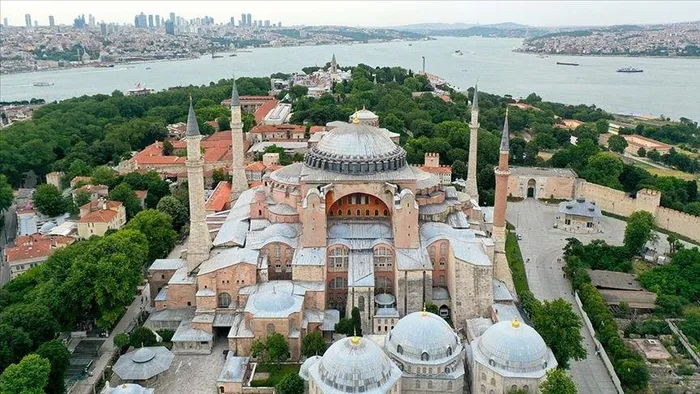 Ayasofya'da uzun kuyruklara son! Yeni düzenleme bugün başlıyor: Turistler giriş için 25 avro ücret ödeyecek-5