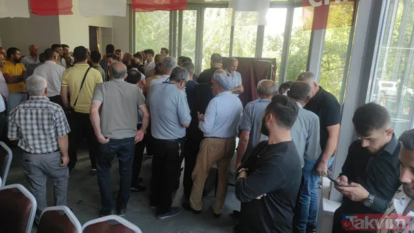 CHP Siirt İl Kongresi karıştı! Orak, taş, sandalye... - 1