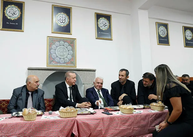 Başkan Recep Tayyip Erdoğan'dan Alevi Dedeleri ve akademisyenlerle cemevinde iftar! İlk kareler geldi...-4