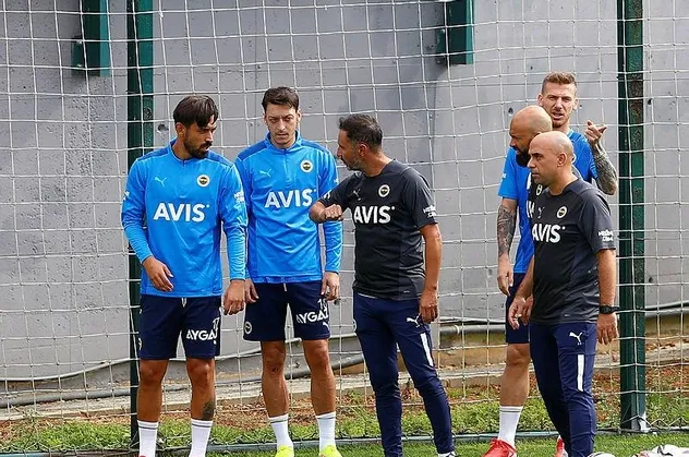 Kanarya için yeni test! Fenerbahçe mi Sivasspor mu? Forvette kim oynayacak?