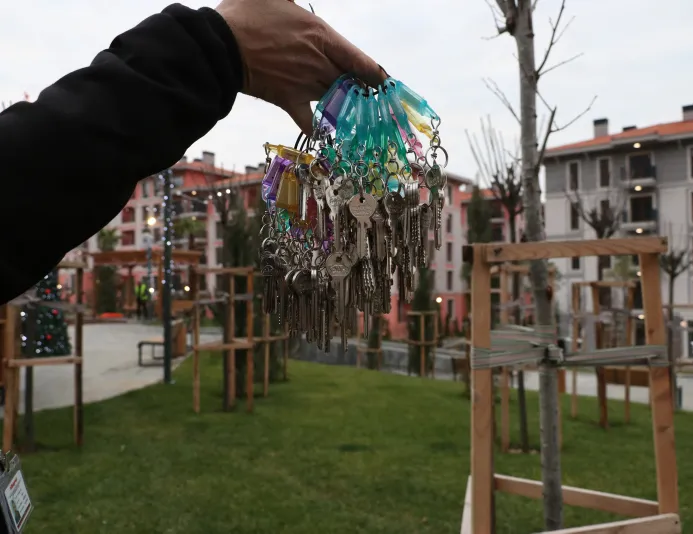 Arnavutluk’ta depremzedelere TOKİ’den 522 konut