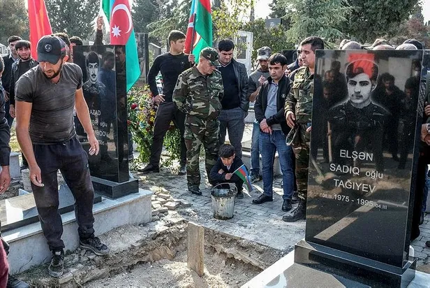 azerbaycan-karabagda-topraklarini-isgalden-kurtarmak-icin-2-bin-855-sehit-verdi-1610982560784.jpeg