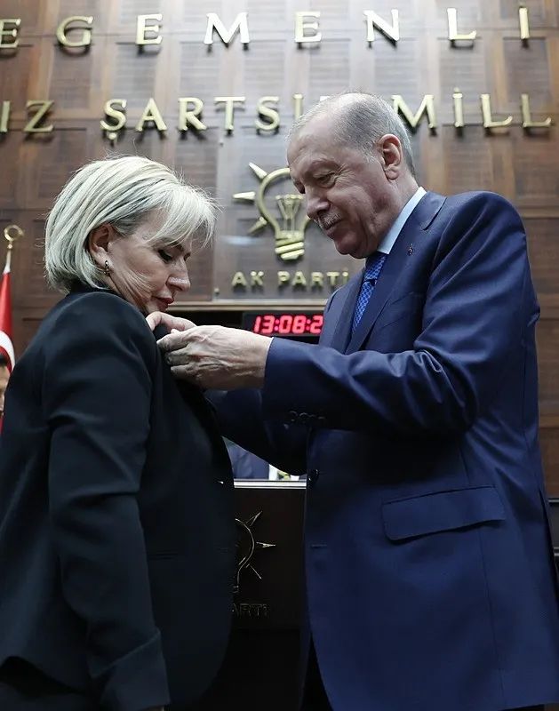 chpden-istifa-eden-istanbul-milletvekili-nimet-ozdemir-ak-partiye-katildi-1782297796685.jpeg CHP’den istifa eden İstanbul Milletvekili Nimet Özdemir AK Parti'ye katıldı-2