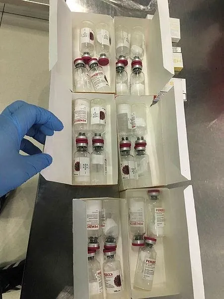 SON DAKİKA: İstanbul Havalimanı'nda kaçak koronavirüs ilacı operasyonu! Trump'ın kullandığı ilaç ele geçirildi-5