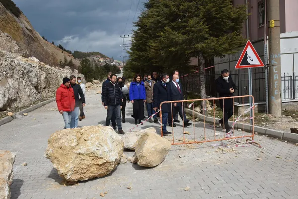 isparta-egirdirde-14-blok-210-dairede-oturanlar-korku-icinde-heyelan-tehlikesi-altinda-yasiyorlar-1645776915261.jpg Isparta Eğirdir'de 14 blok 210 dairede oturanlar korku içinde! Heyelan tehlikesi altında yaşıyorlar-4